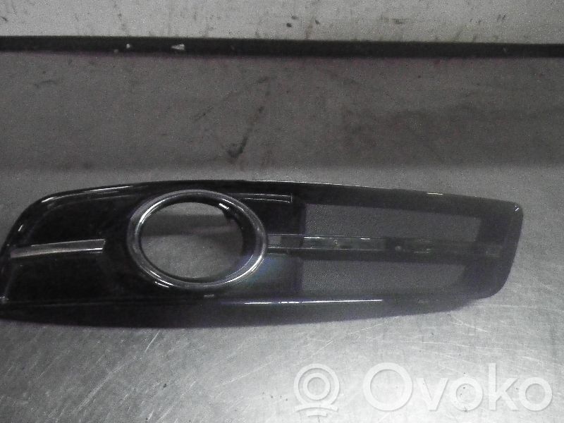 Etusumuvalon ritilä   8P0807681AA