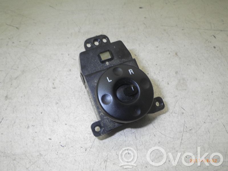 Wing mirror switch   935301G100