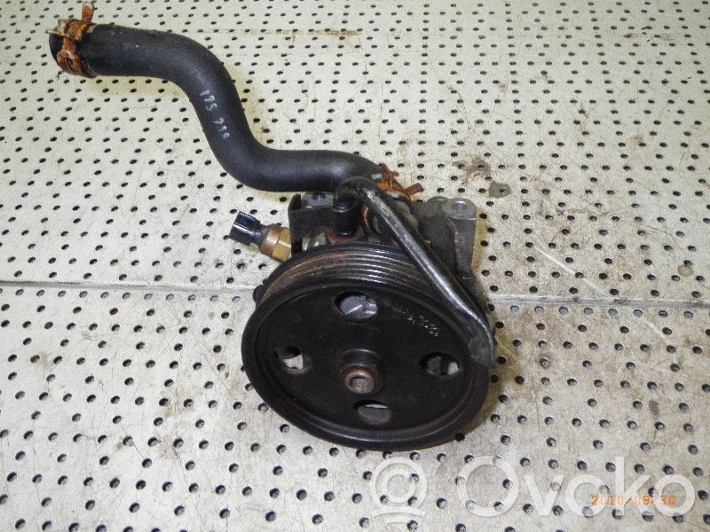 Ohjaustehostimen pumppu   4M513A696AE