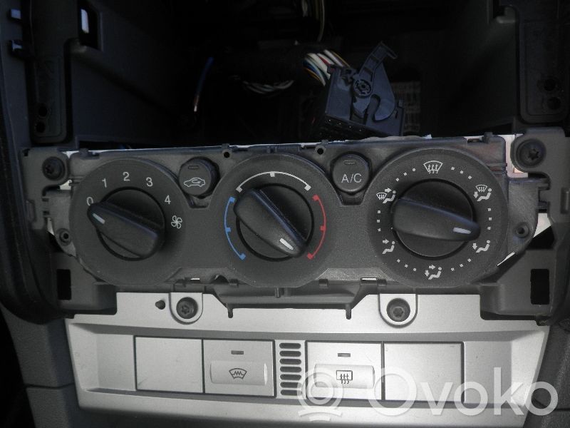 Climate control unit   1719799