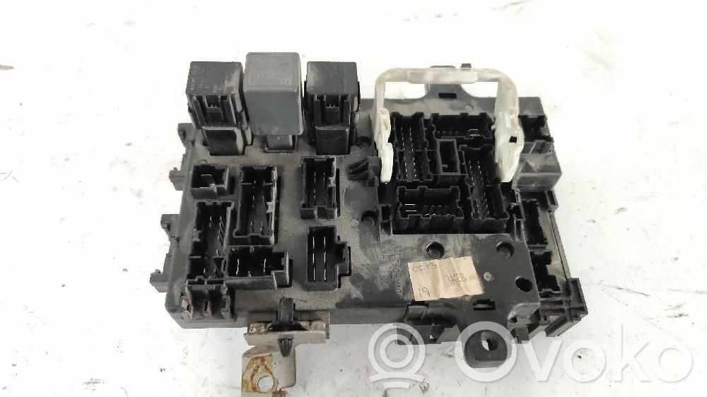 Nissan Terrano Skrzynka bezpieczników / Komplet 