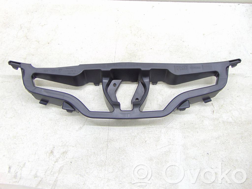 Renault Clio IV Front bumper upper radiator grill 