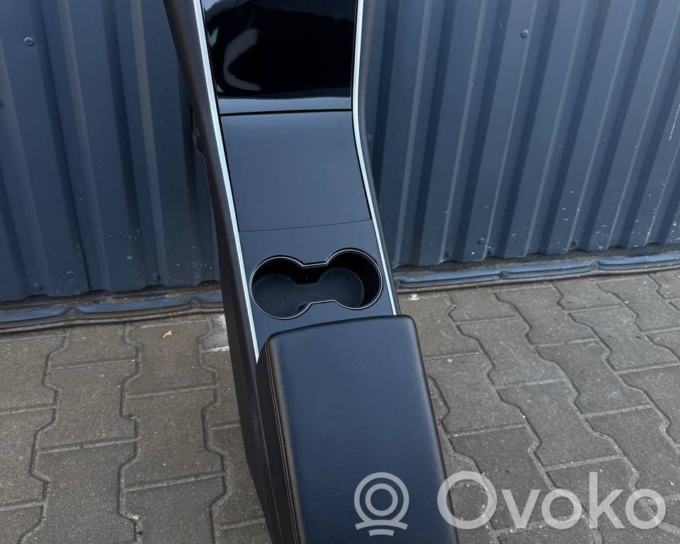 Tesla Model 3 Porankio spyna 