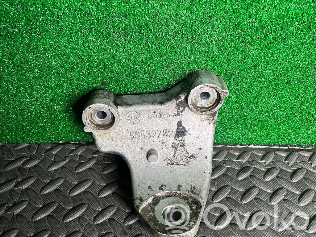 Alfa Romeo Giulia Łapa / Mocowanie silnika 