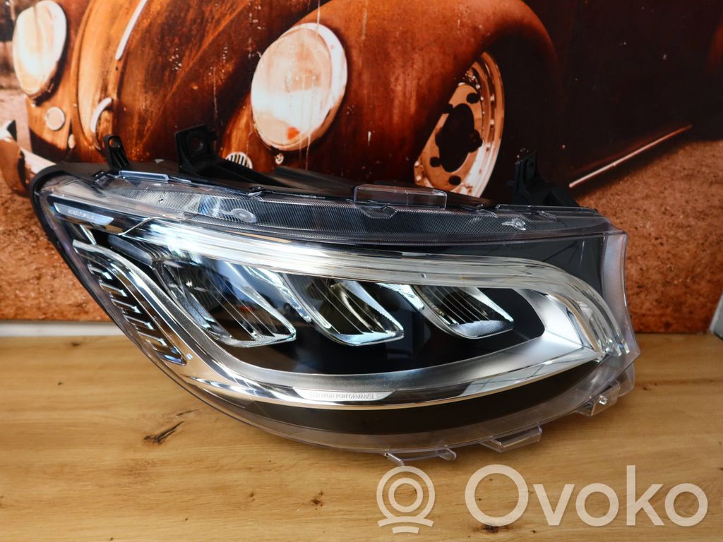 Mercedes-Benz Sprinter W907 W910 Lampa przednia 
