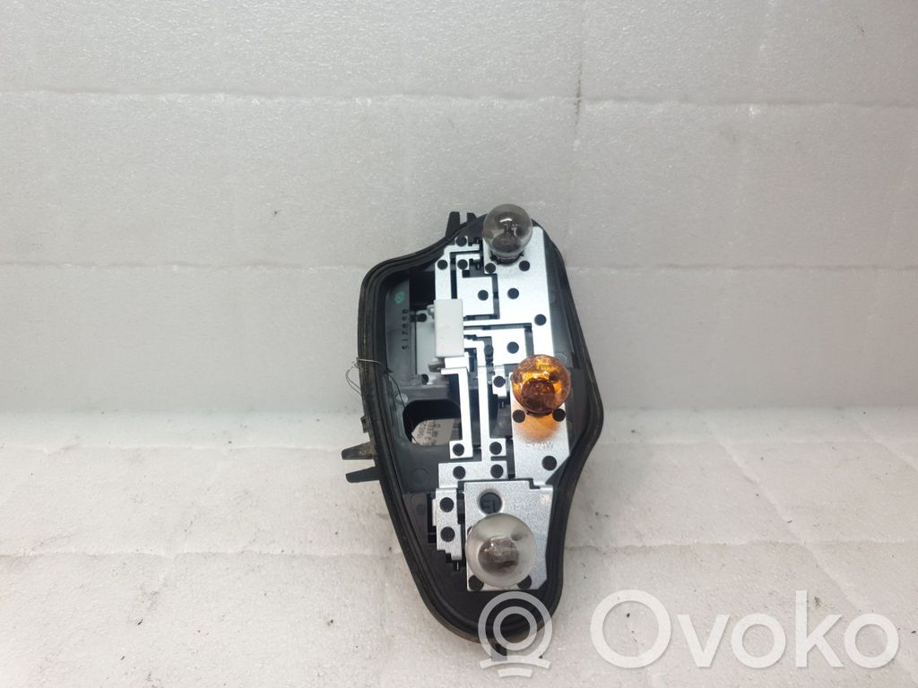 Citroen C3 Aizmugures spuldzes vāka turētājs 