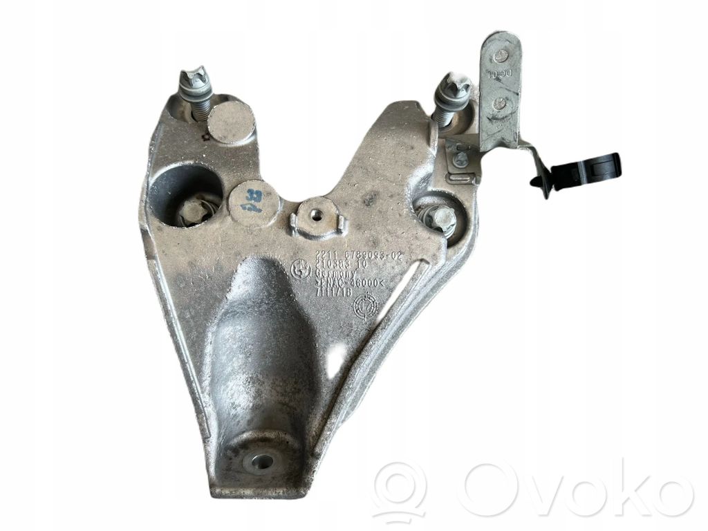 Engine mount bracket   678909302