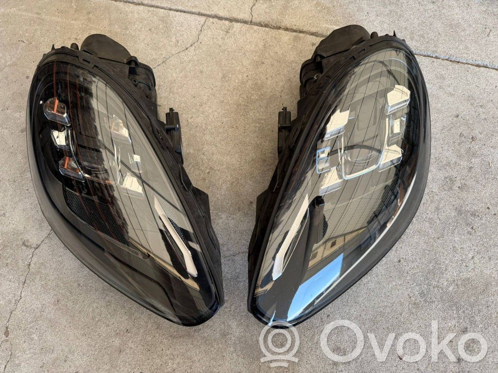 Porsche Cayenne (92A) Lampa przednia 