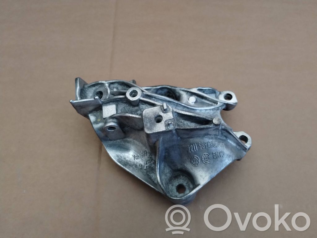 BMW 5 G60 G61 Engine mounting bracket 