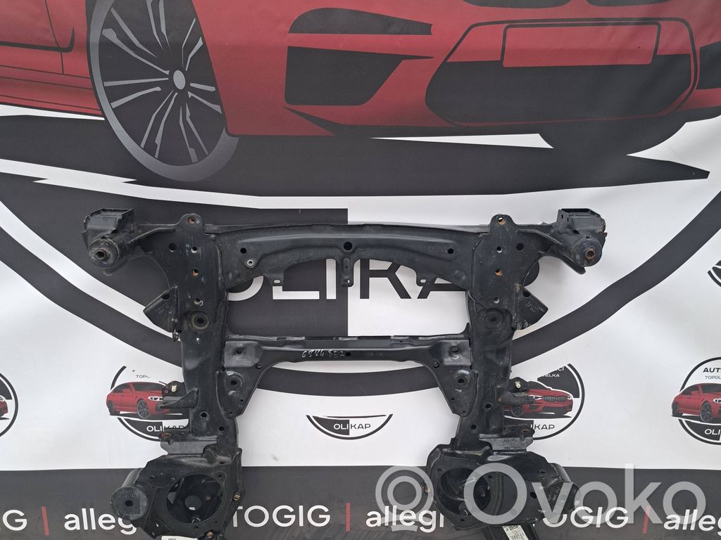 Engine mounting bracket   6884852