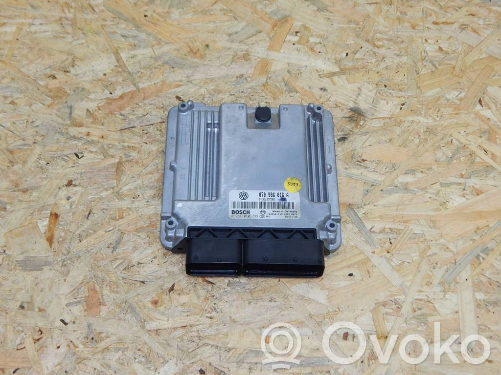Unidad de control/módulo del motor   070906016A,1039S01749,0281010733