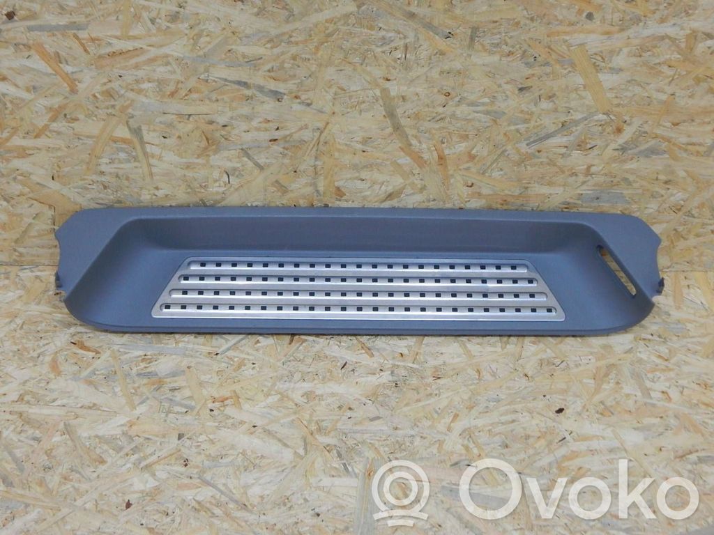 Volkswagen Multivan T5 Moldura protectora del borde trasero 