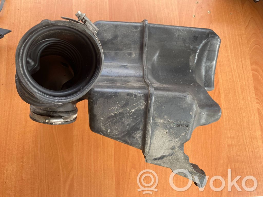 BMW 5 E60 E61 Įsiurbimo rezonatorius 