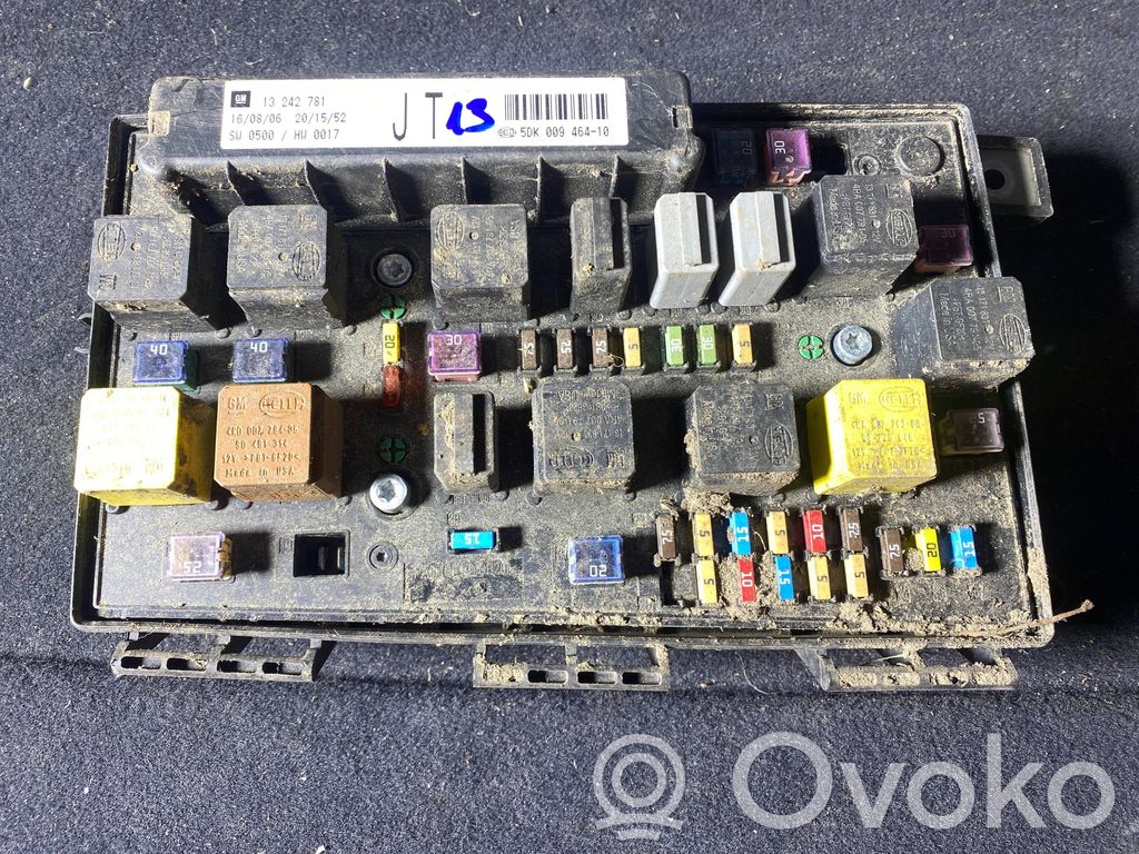 Opel Zafira B Fuse module 