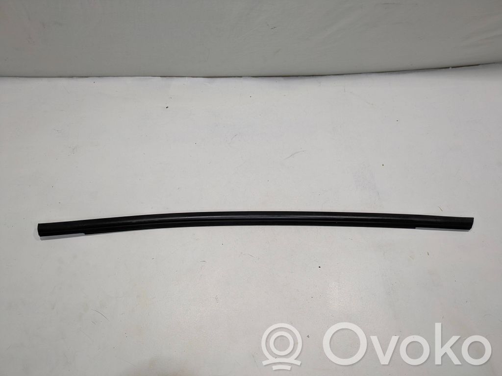 Ford Kuga II Rear door windshield rail 