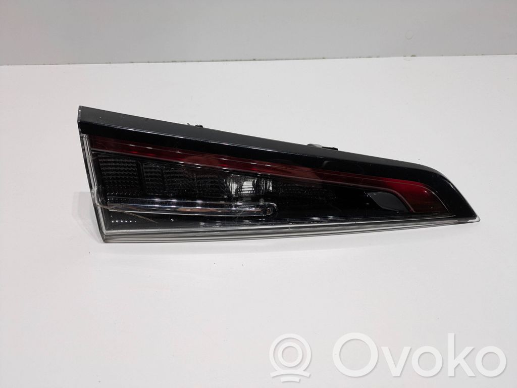 Toyota Corolla E210 E21 Galinis žibintas dangtyje 