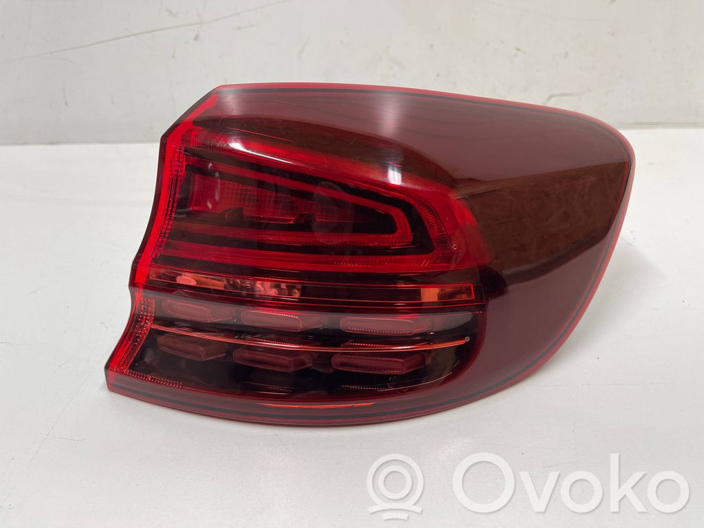Rear/tail lights   92402J7150