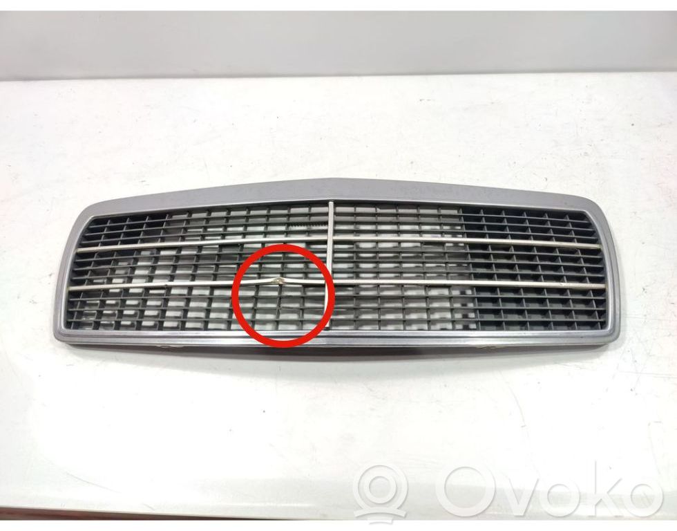 Mercedes-Benz E AMG W210 Etupuskurin ylempi jäähdytinsäleikkö 