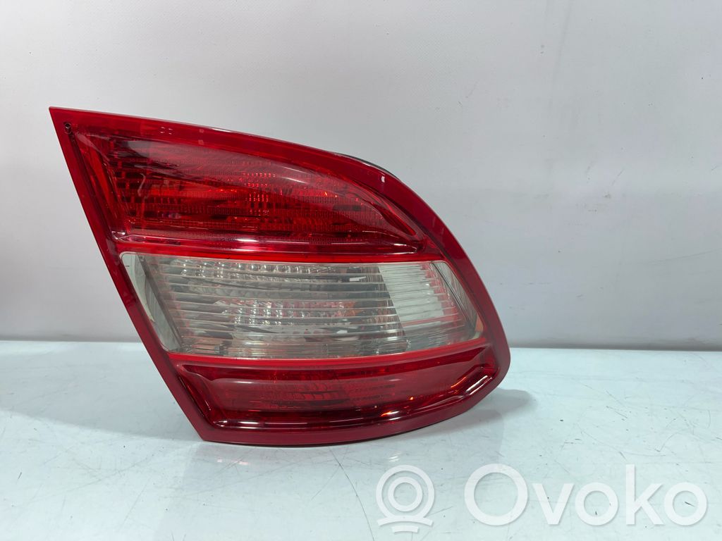 Mercedes-Benz C W204 Lampă spate în caroserie 
