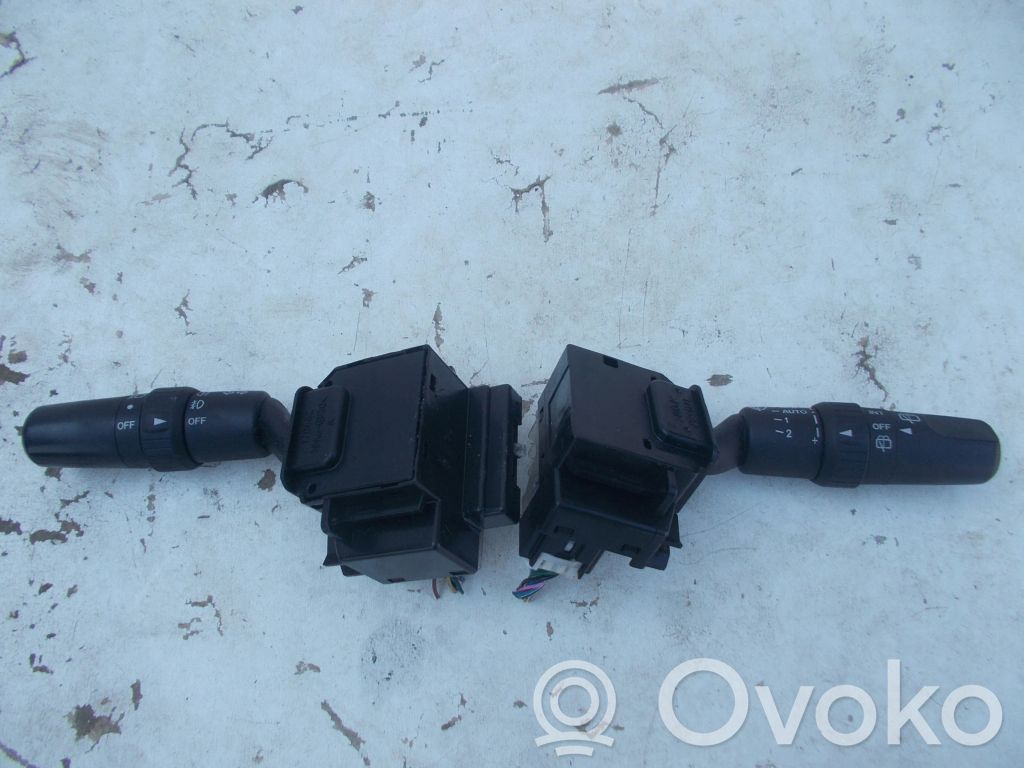Wiper turn signal indicator stalk/switch