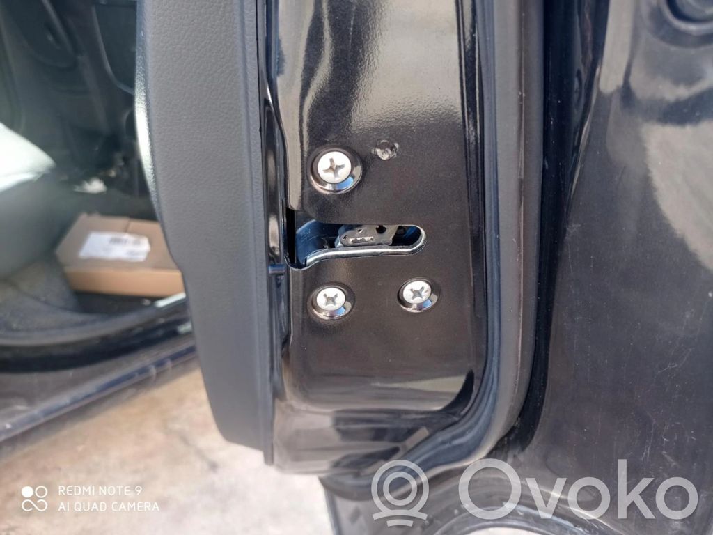 Serrure de porte arrière