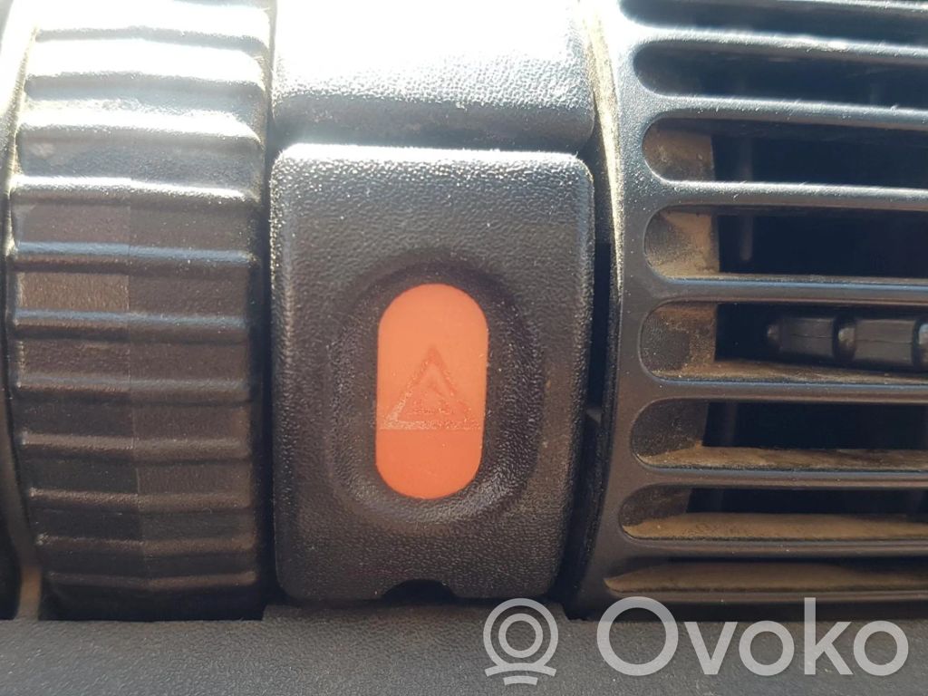 Botón interruptor de luz de peligro