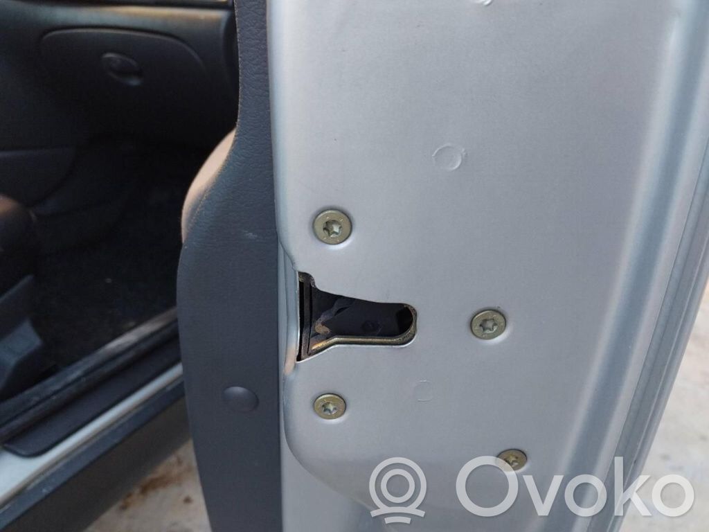 Cerradura de puerta delantera