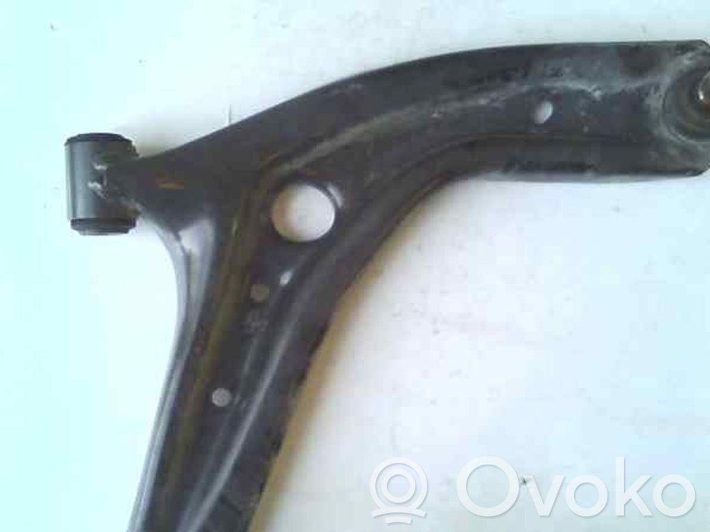 Triangle bras de suspension inférieur avant