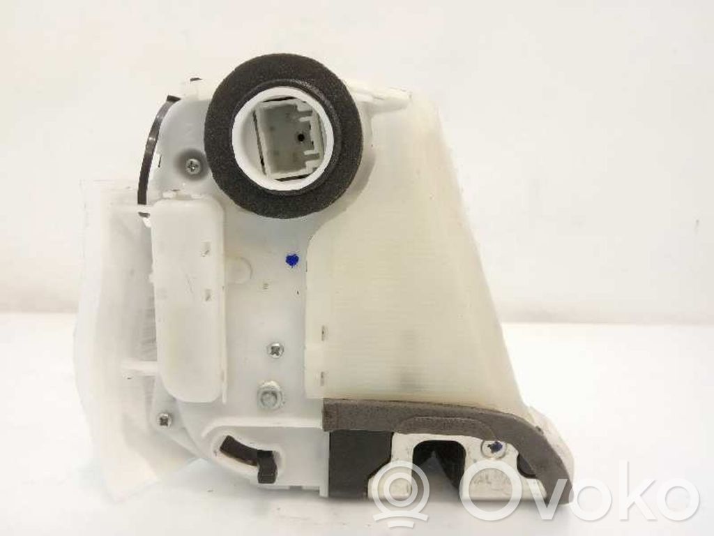 Toyota Yaris Zamek drzwi tylnych 