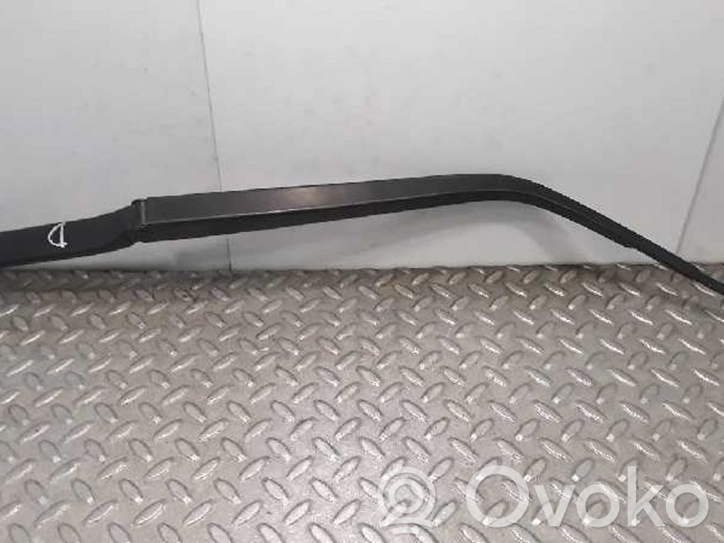 Mitsubishi Lancer X Etupyyhkimen sulan varsi 