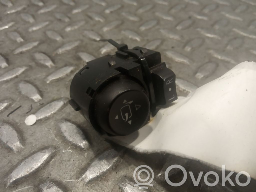 Opel Corsa E Przycisk regulacji lusterek bocznych 