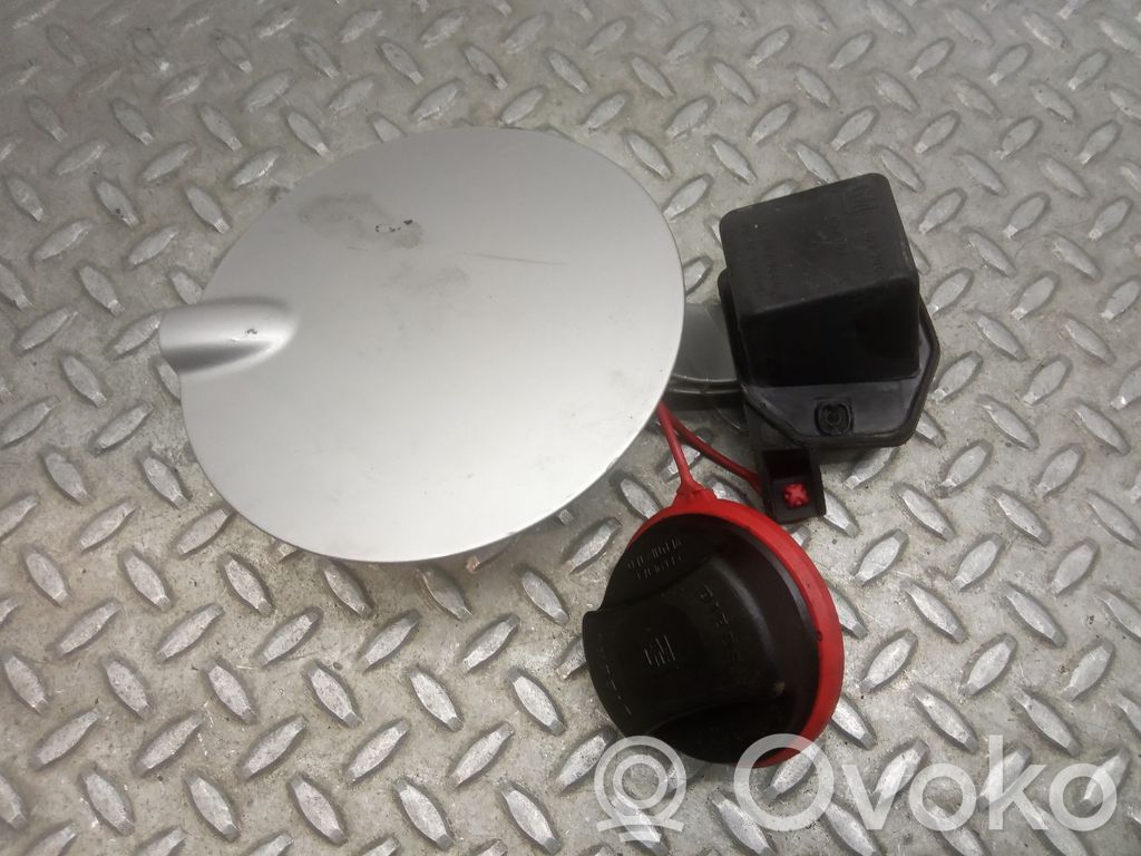 Opel Corsa D Polttoainesäiliön korkki 