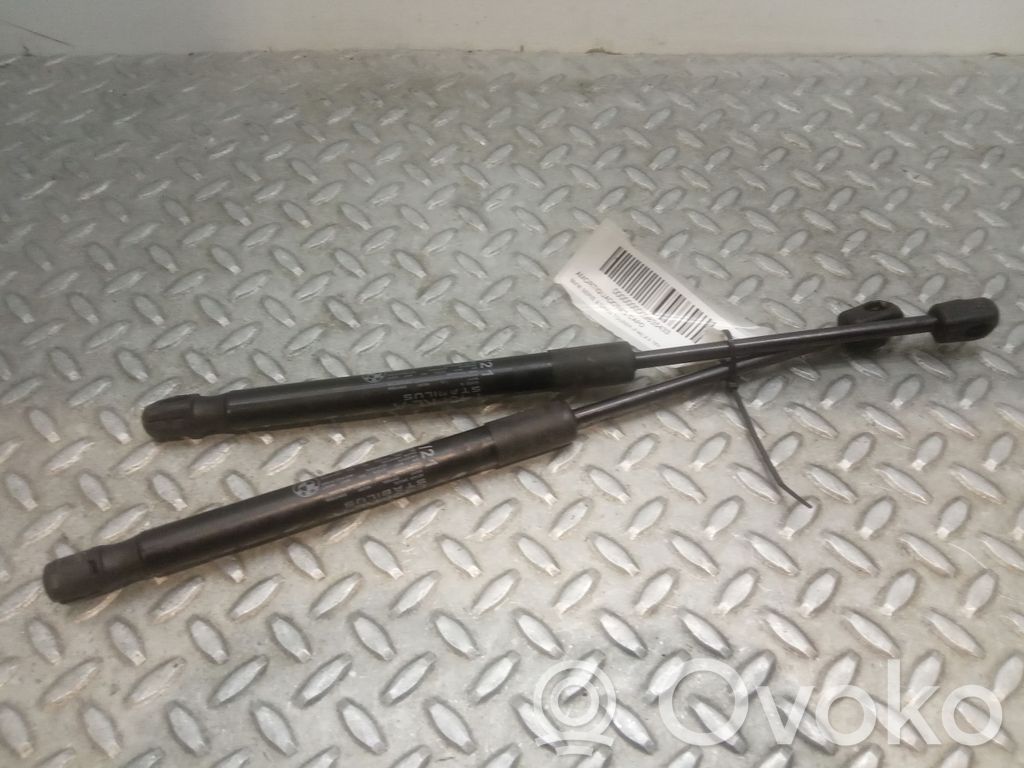 BMW 2 F22 F23 Siłownik maski przedniej 