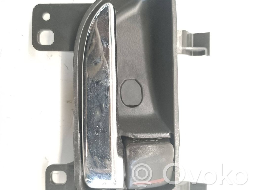 Manecilla interna puerta trasera   61051FG120JG