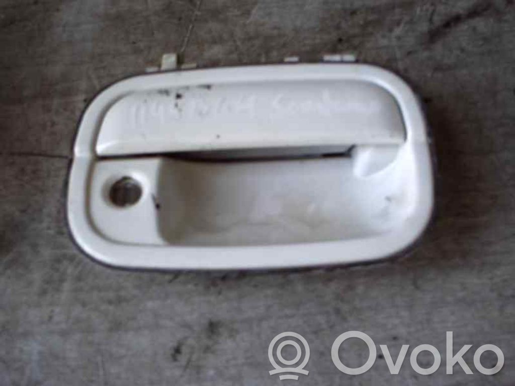 Manecilla externa puerta delantera