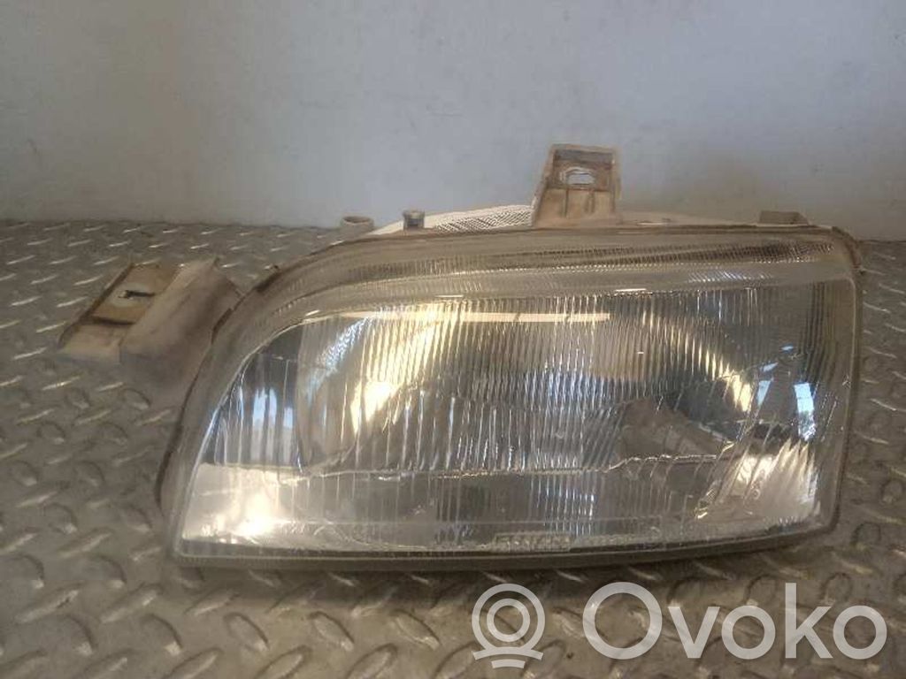 Fiat Punto (188) Lampa przednia 