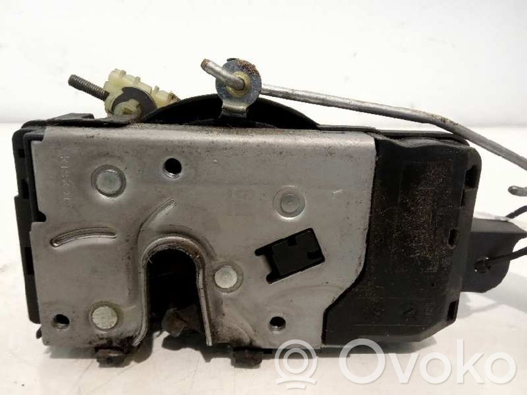 Opel Zafira B Zamek drzwi przednich 