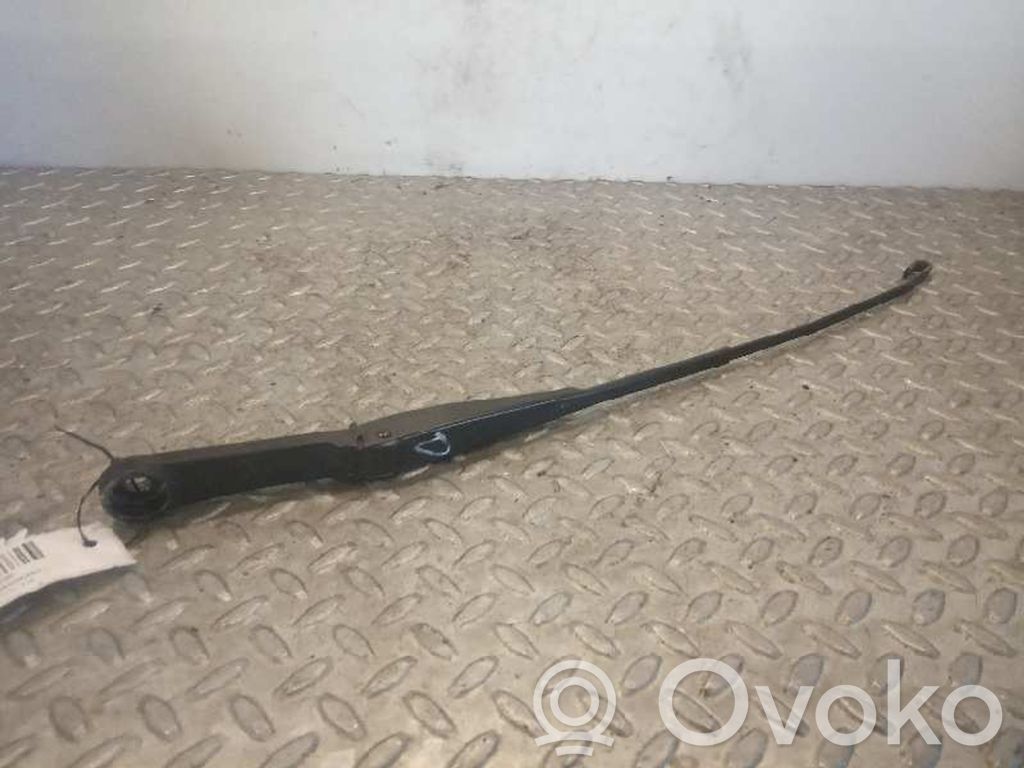 Brazo del limpiaparabrisas delantero