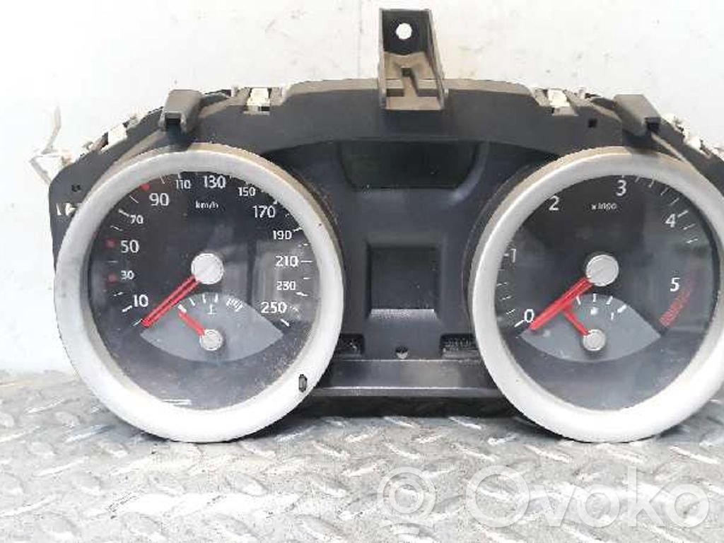 Renault Megane II Geschwindigkeitsmesser Cockpit 