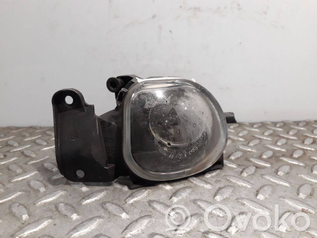 Feu antibrouillard avant   4B0941700A