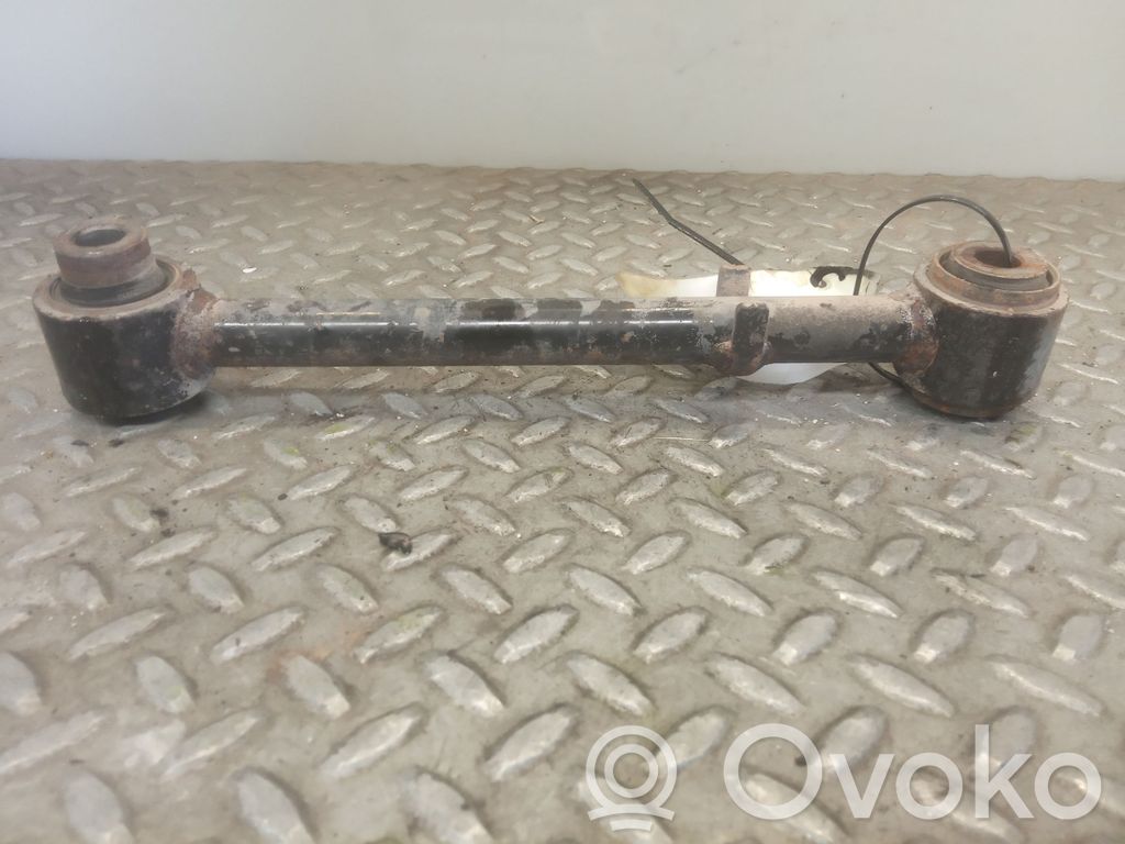 Brazo de suspensión trasero