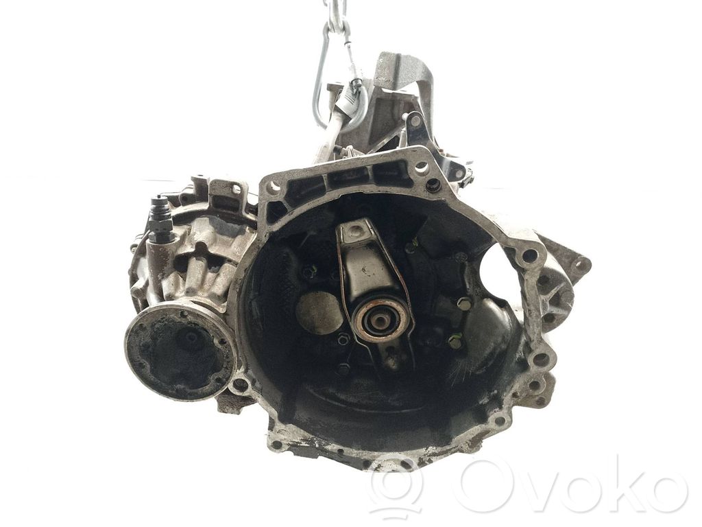 Volkswagen Bora Cutie viteze manuală cu 5 trepte 