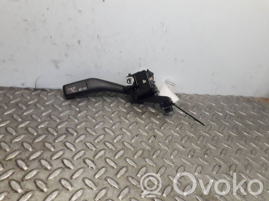 Volkswagen Jetta V Palanca de intermitentes 