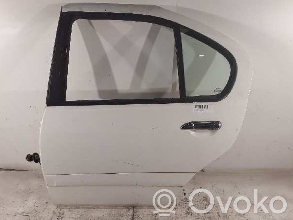 Nissan Primera Puerta trasera 
