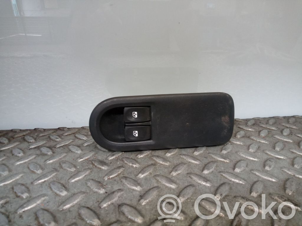 Renault Clio III Przyciski szyb 