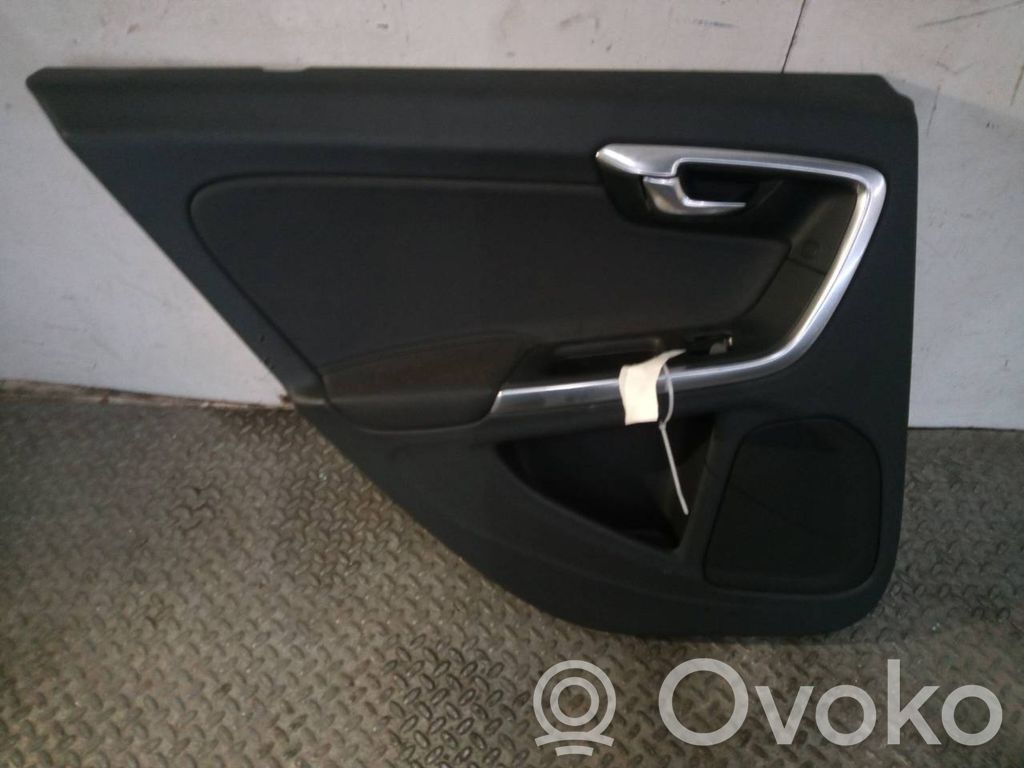 Volvo V60 Moldura del tarjetero de la puerta trasera 