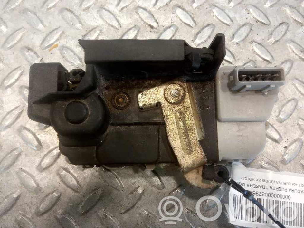 Cerradura de puerta trasera