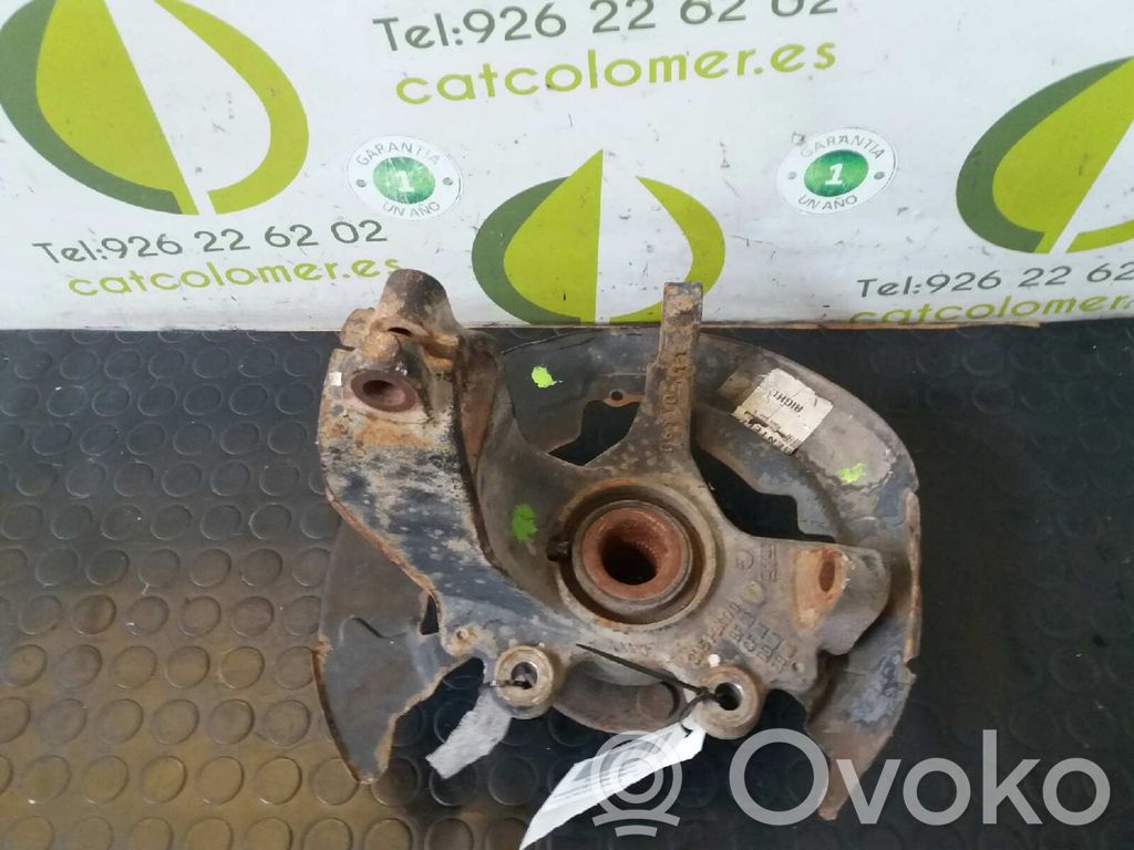 Volvo V50 Передний поворотный кулак (ступица, цапфа) 