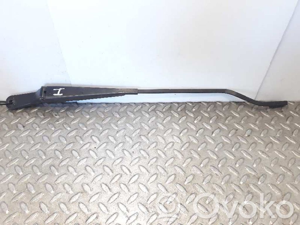 Front wiper blade arm