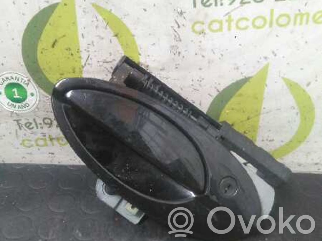 Manecilla externa puerta delantera